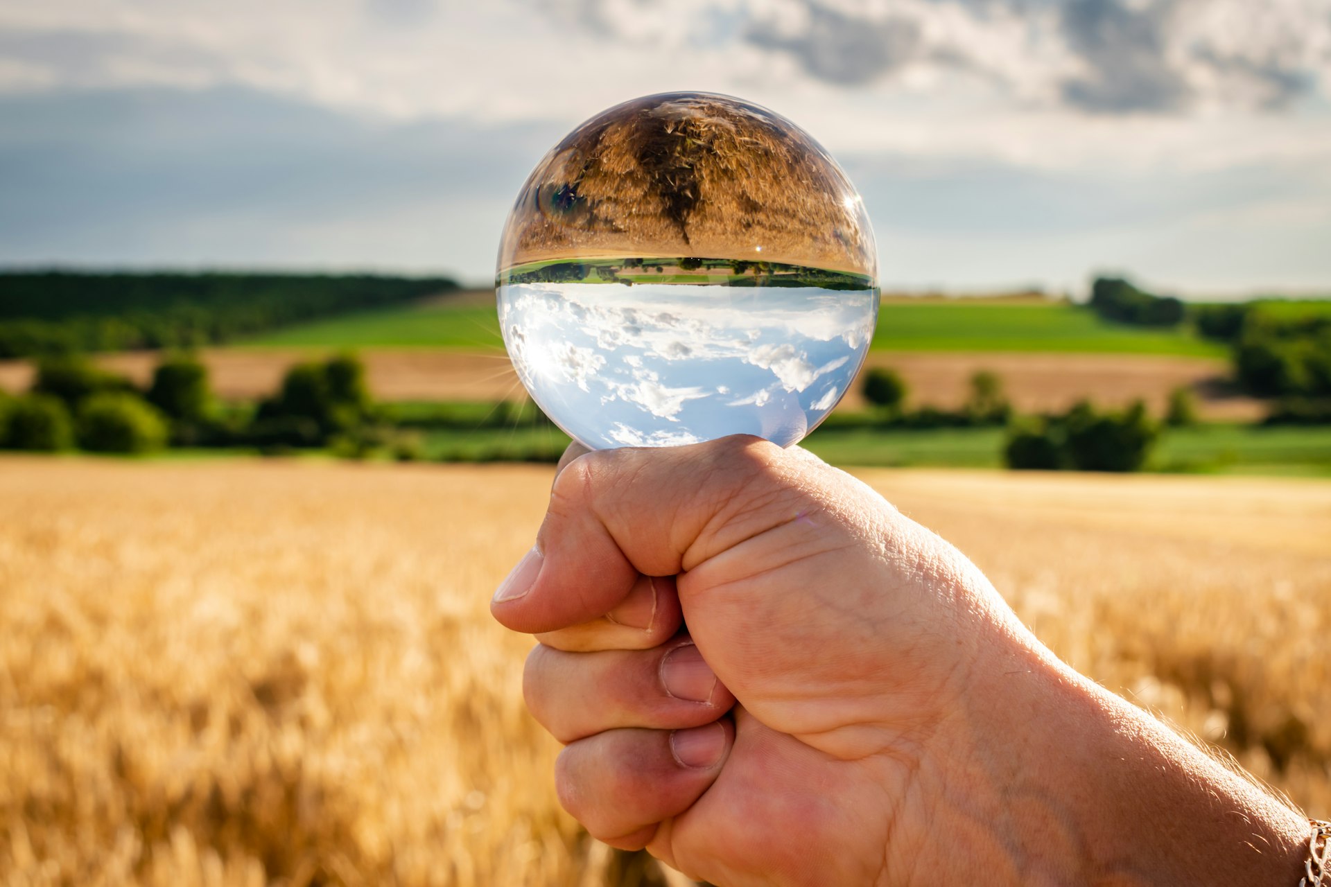 Building Trust: Why Transparency is Essential in Influencer Marketing Deals